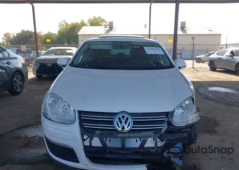 2010 Volkswagen Jetta Se z USA, uszkodzony, nr VIN 3VWRZ7AJXAM039879